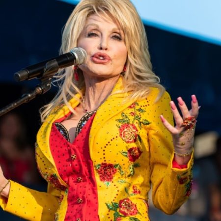 Dolly Parton to Perform Live in Las Vegas After 32-Year Absence